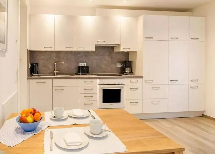 Semesterbostad Amber Modern Retreat *