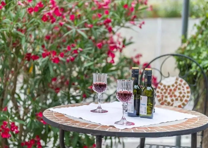 Semesterbostad Amber Modern Retreat *