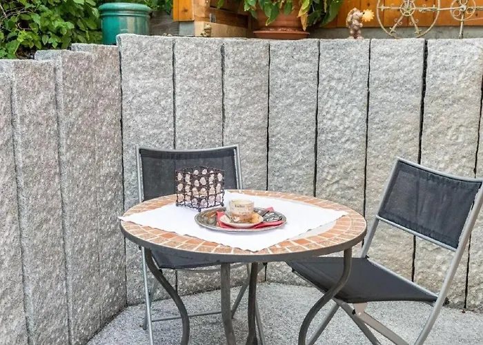 Semesterbostad Amber Modern Retreat